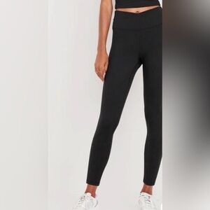 Old Navy Active Women’s Black Go-Dry Leggings